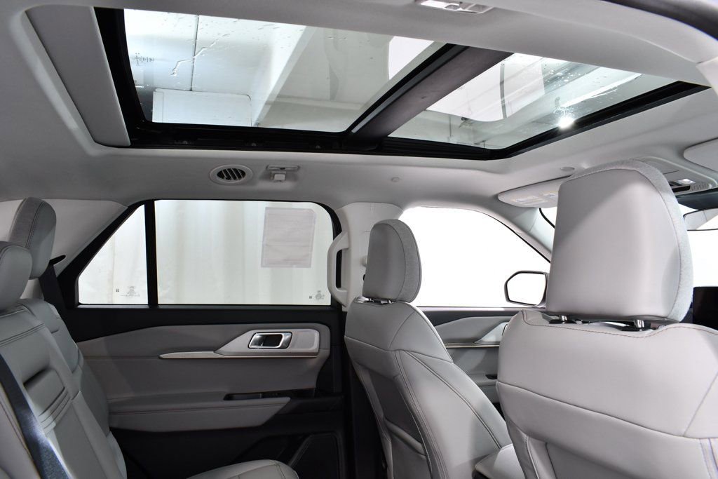 New 2025 Ford Explorer Active w/ Active Comfort Package image 18