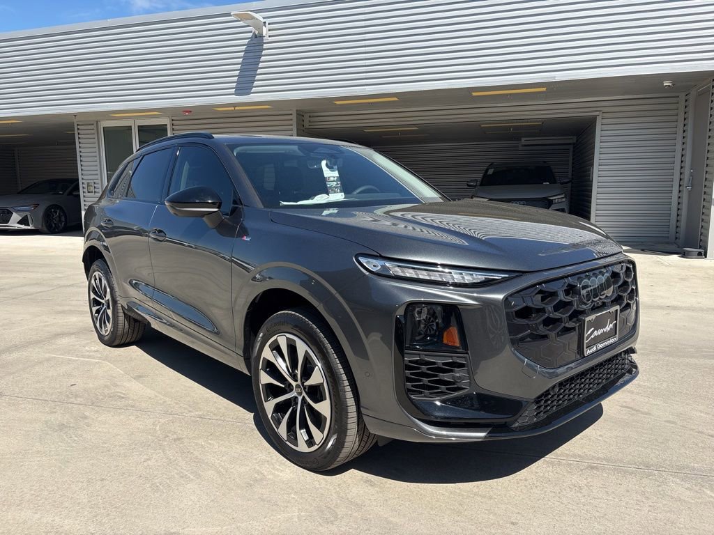 New 2026 Audi Q3 quattro 2.0T AWD/4WD image 3