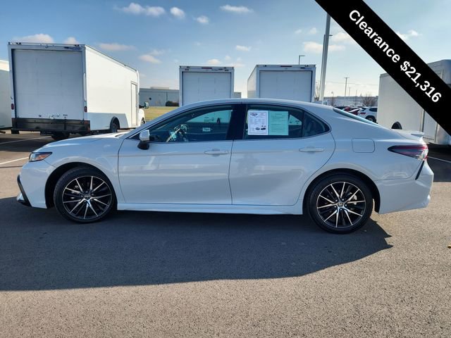 Used 2023 Toyota Camry SE image 4