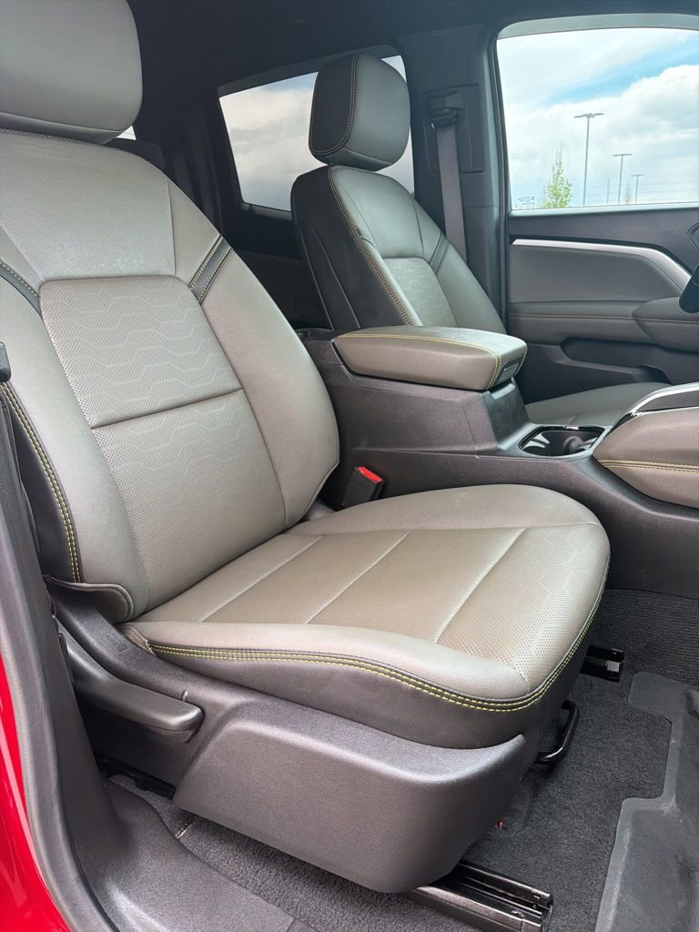 Used 2025 Chevrolet Colorado ZR2 w/ Technology Package AWD/4WD image 14