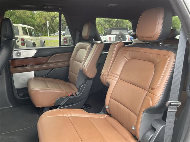 Used 2022 Lincoln Navigator Reserve image 16