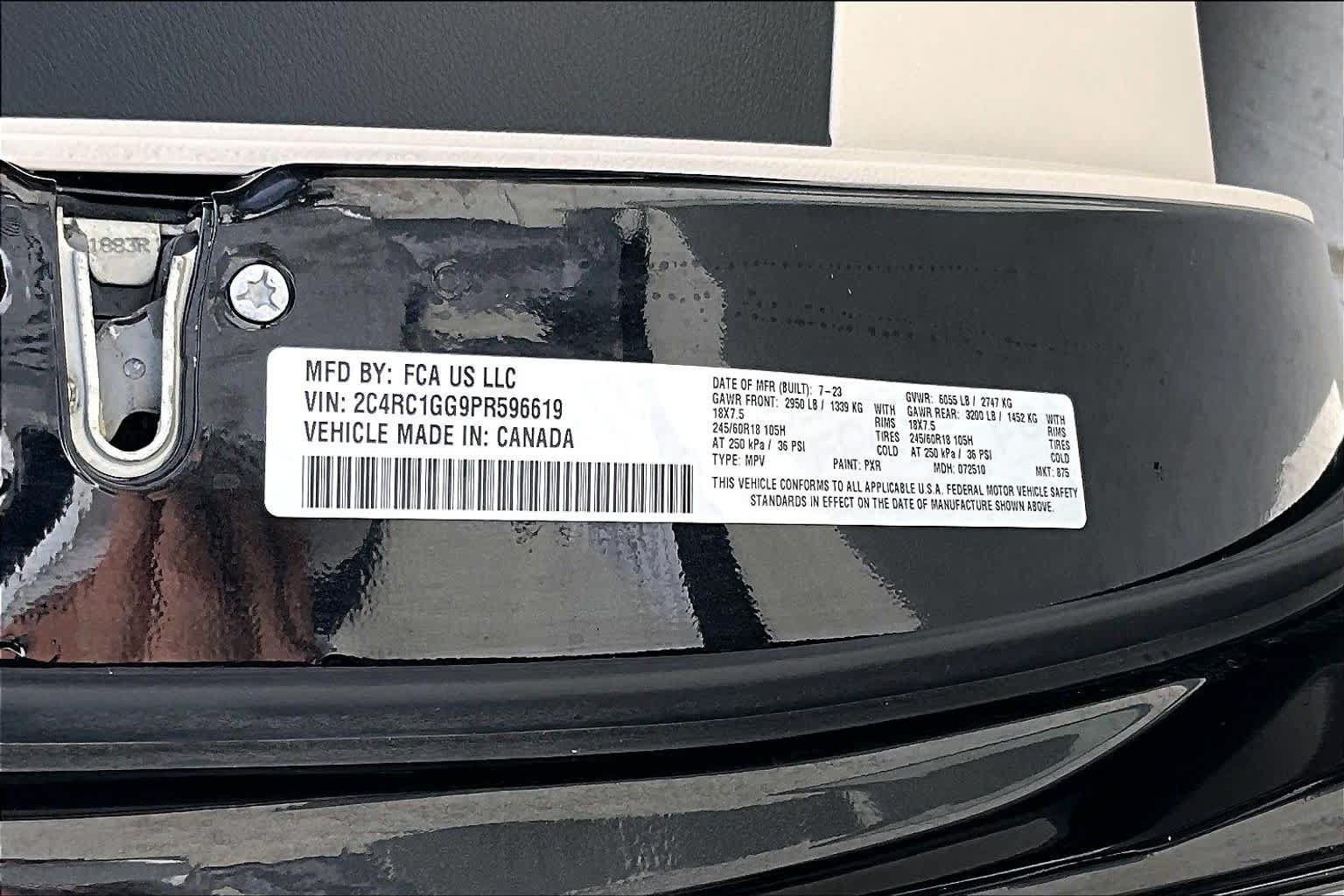 Used 2023 Chrysler Pacifica Limited FWD image 34