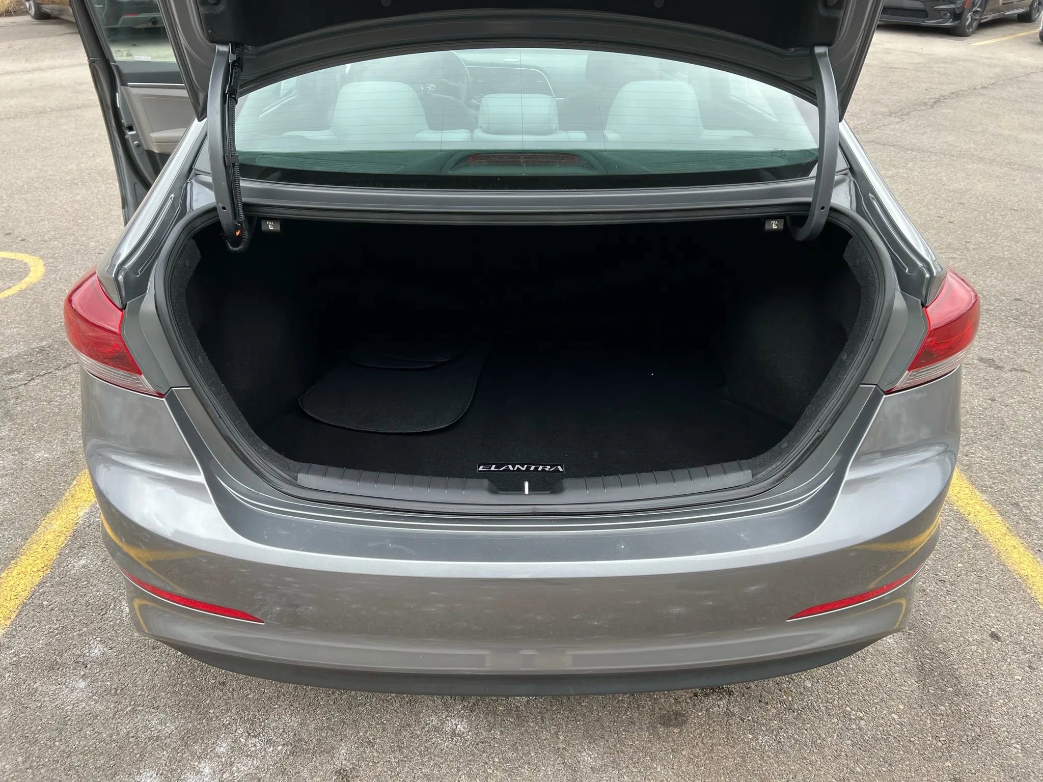 Used 2017 Hyundai Elantra SE image 30