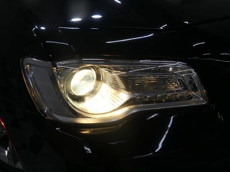Used 2018 Chrysler 300 Touring w/ Driver Convenience Group AWD/4WD image 14