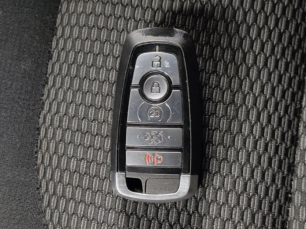 Used 2018 Ford Explorer XLT w/ Equipment Group 201A FWD image 32