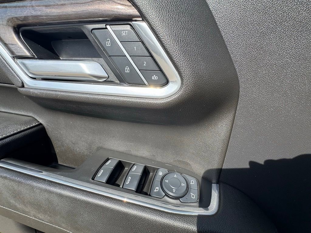 Used 2025 Chevrolet Silverado 1500 LTZ AWD/4WD image 15