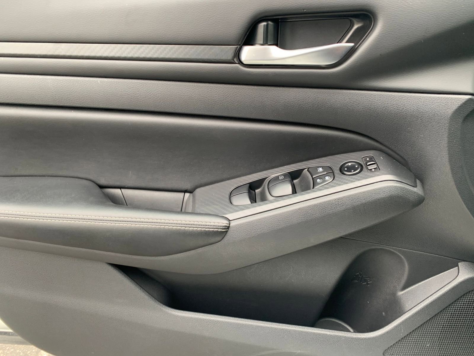 Used 2025 Nissan Altima 2.5 SV image 18