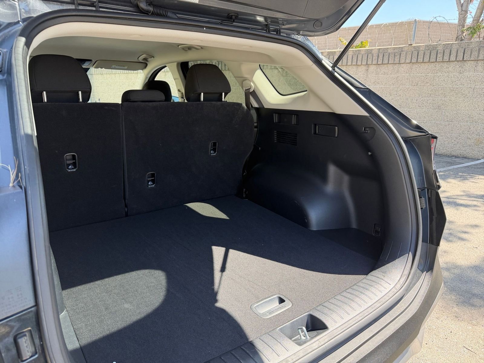 Used 2025 Kia Sportage LX image 30