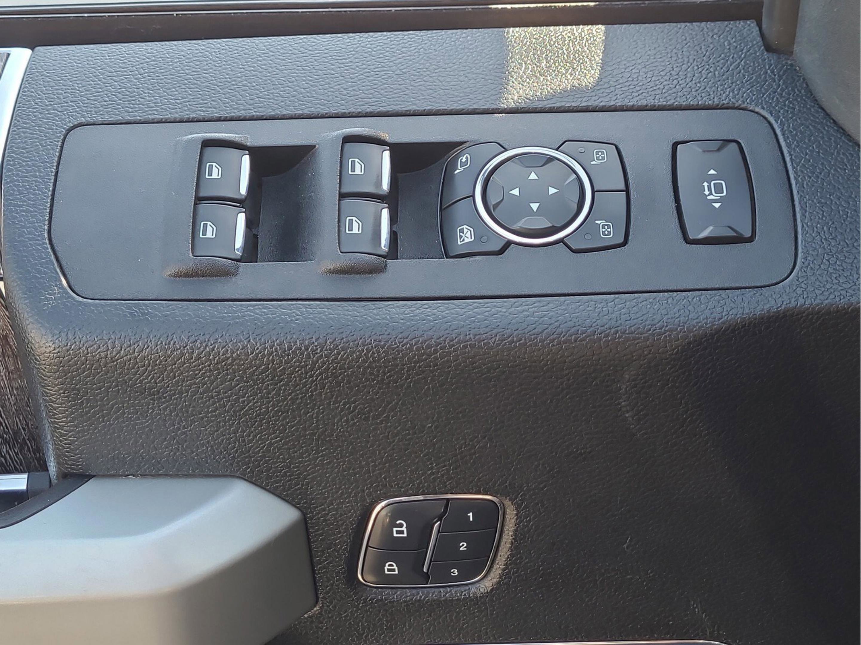 Used 2018 Ford F250 Lariat w/ Lariat Ultimate Package image 27