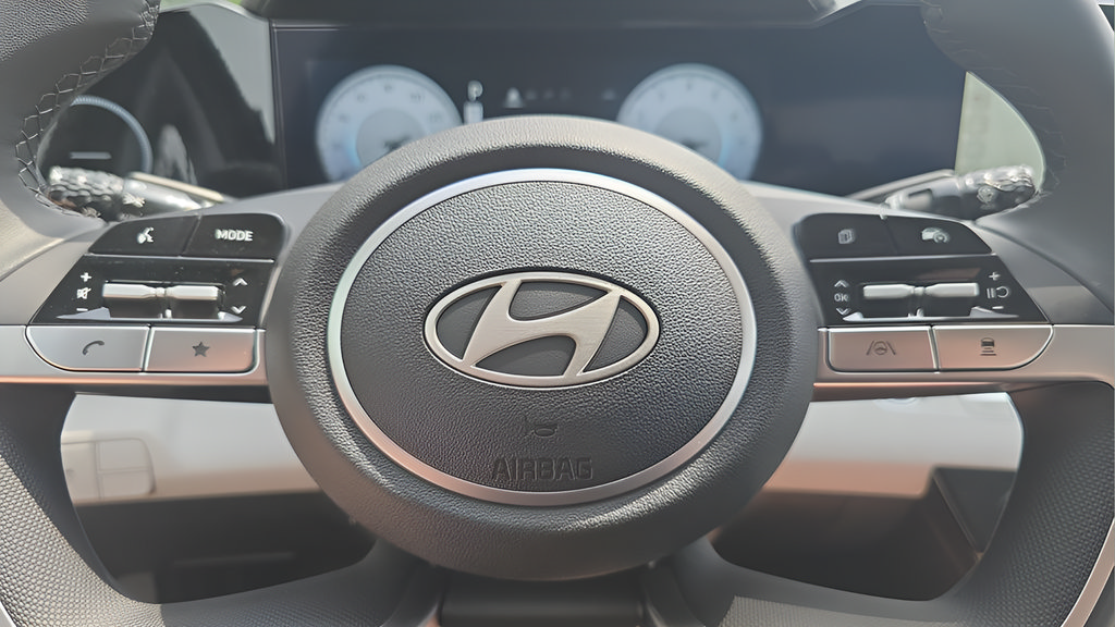 New 2026 Hyundai Elantra Limited FWD image 12