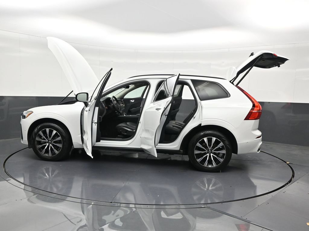 Used 2024 Volvo XC60 B5 Plus image 36