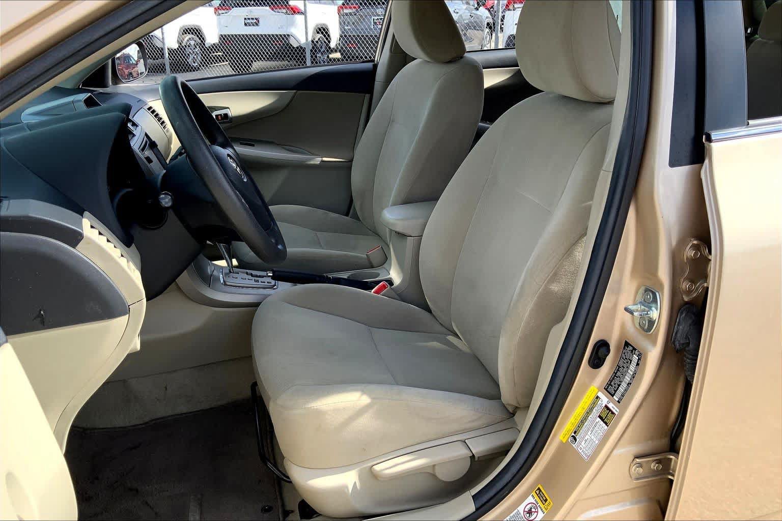 Used 2013 Toyota Corolla LE FWD image 8