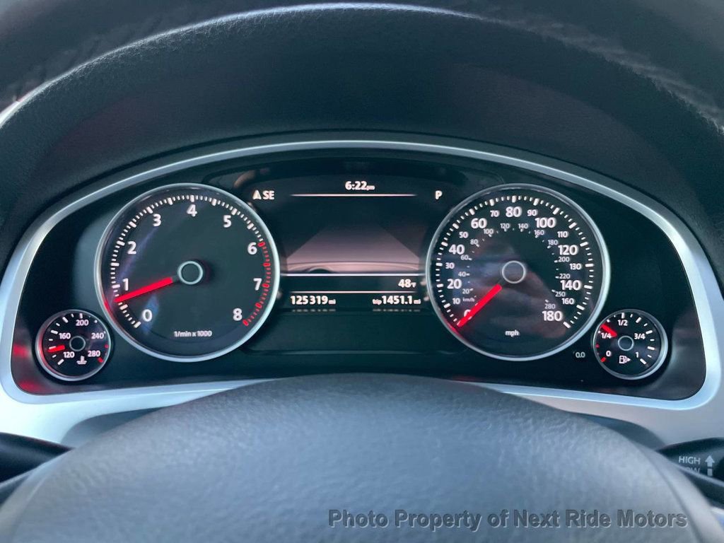 Used 2016 Volkswagen Touareg VR6 image 22