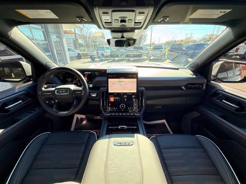 Used 2025 GMC Yukon AT4 Ultimate w/ LPO, Floor Liner Package AWD/4WD image 37