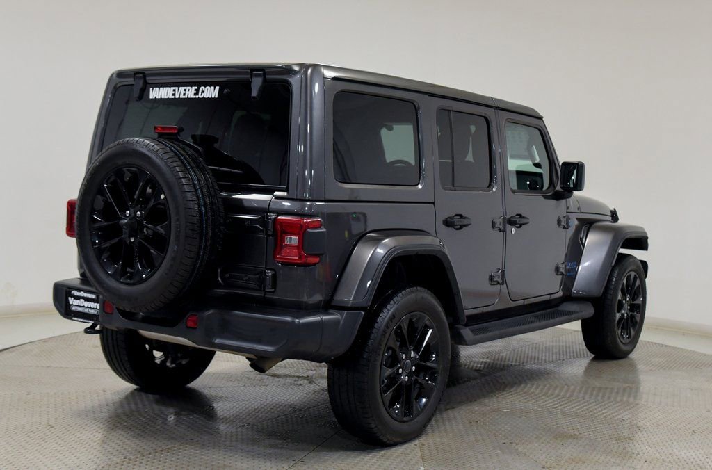 Used 2025 Jeep Wrangler Unlimited Sahara AWD/4WD image 12