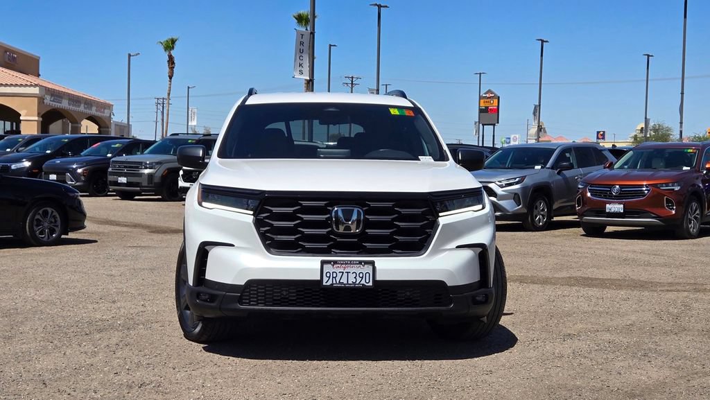 Used 2025 Honda Pilot Sport image 2