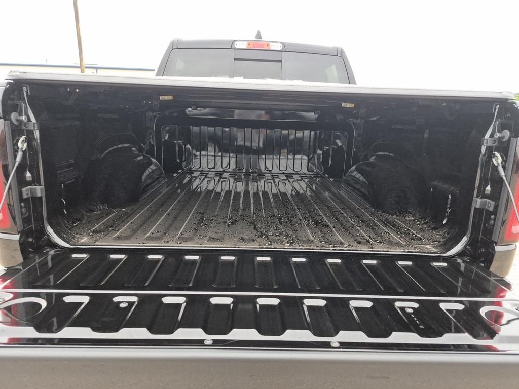 New 2026 RAM 1500 Express AWD/4WD image 9