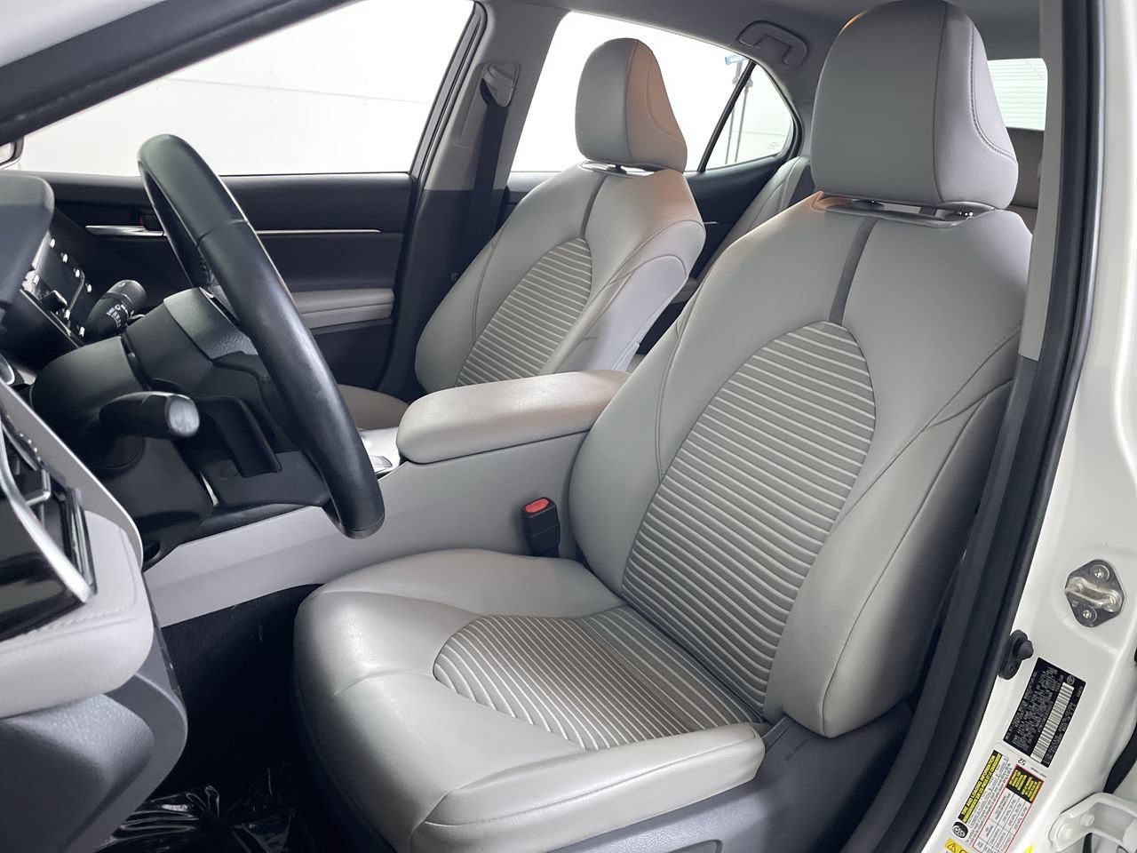 Used 2018 Toyota Camry SE w/ Audio Package FWD image 12
