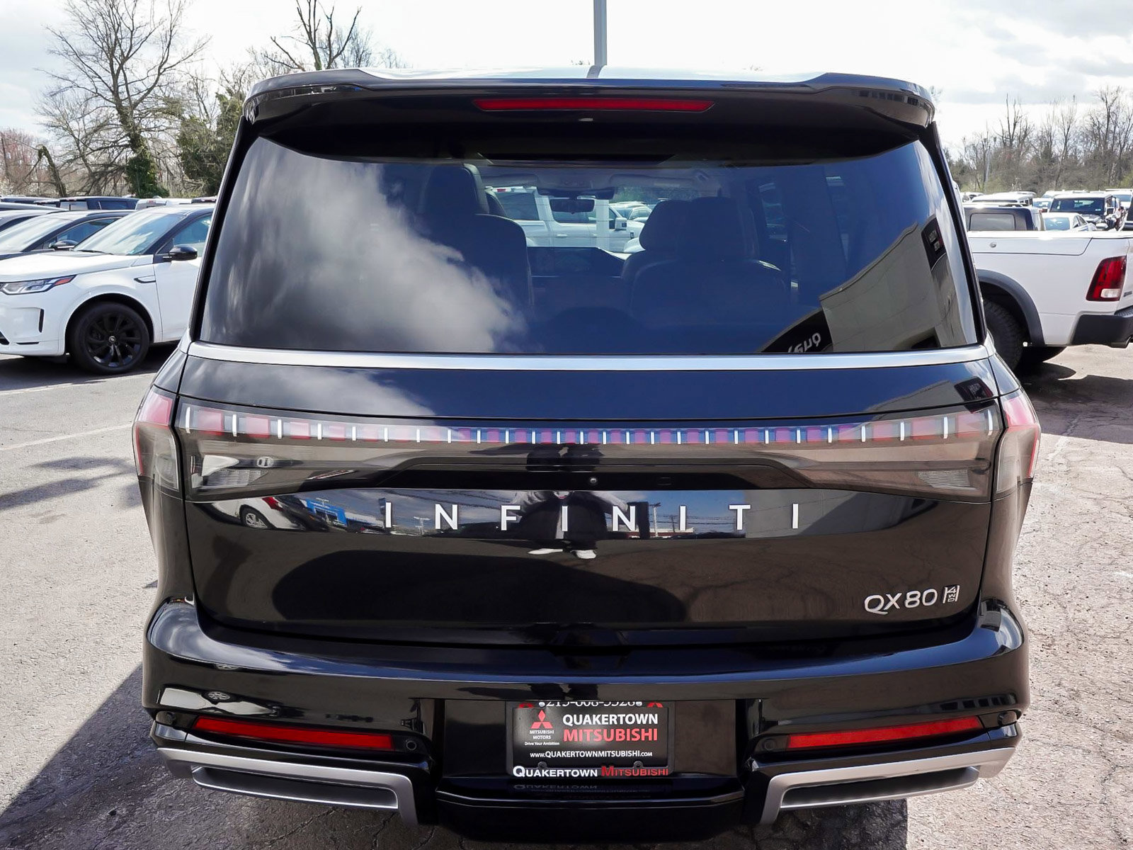 Used 2025 INFINITI QX80 Sensory AWD/4WD image 5