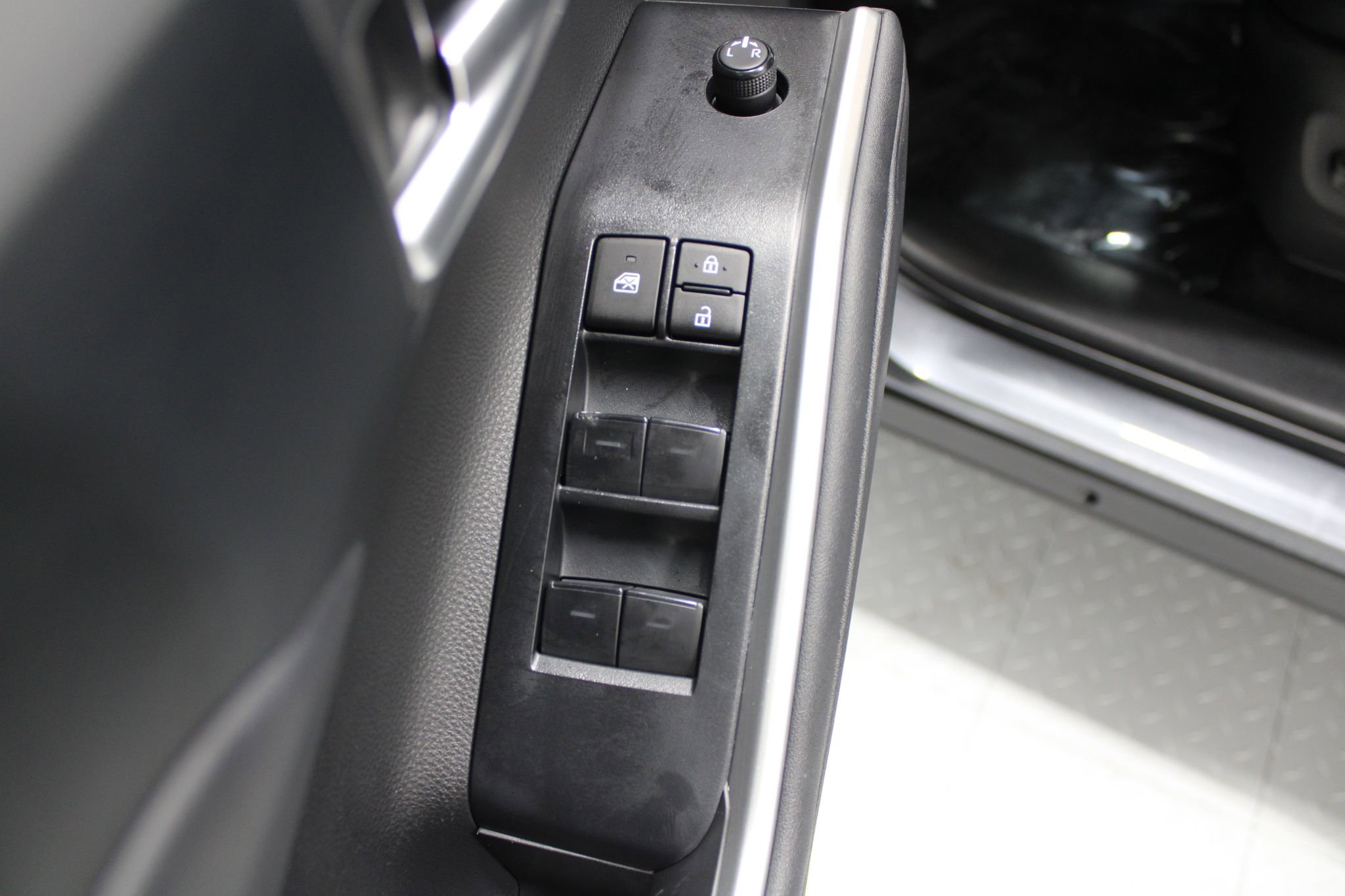 Used 2023 Toyota Highlander XLE AWD/4WD image 45