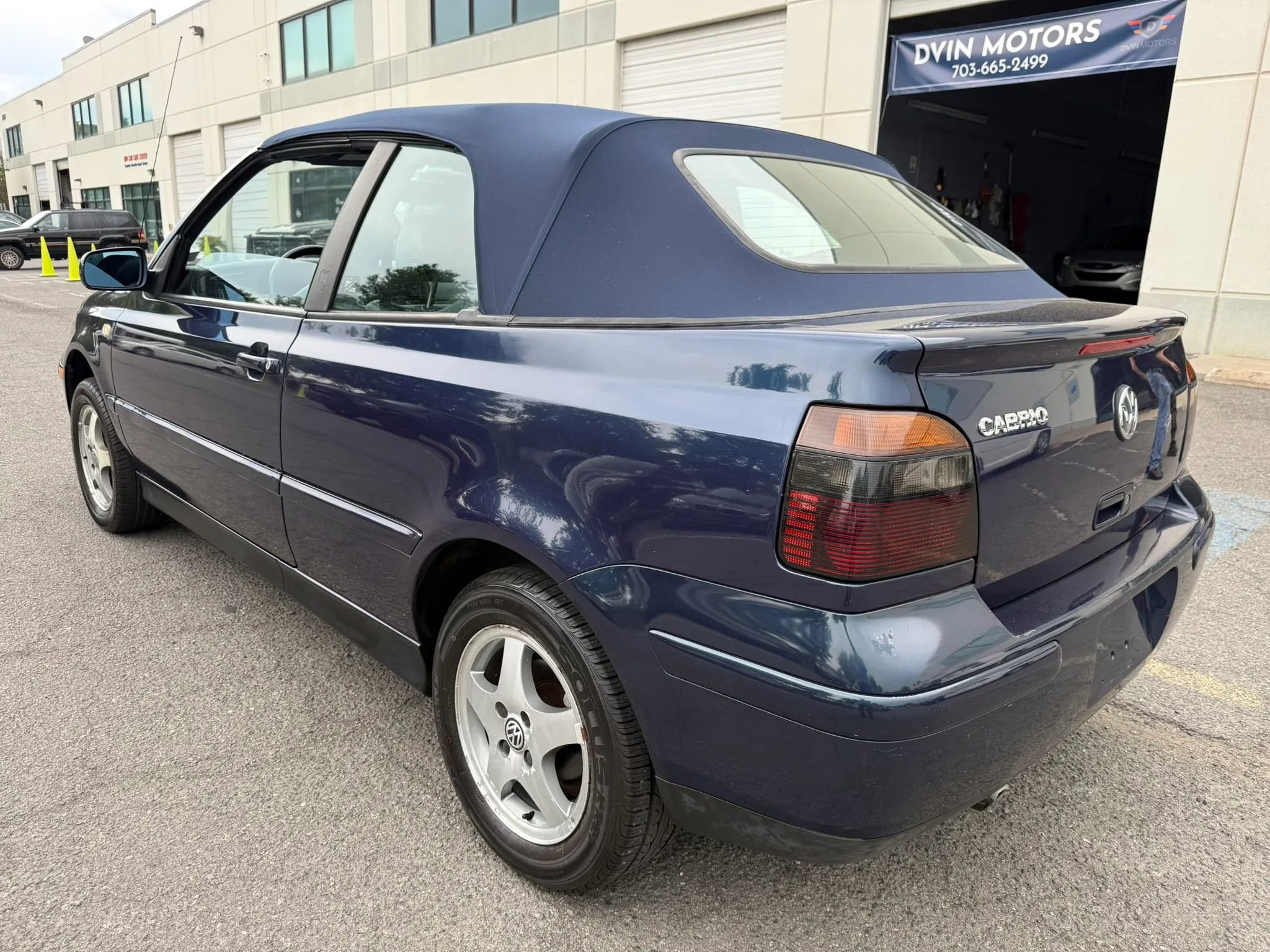 Used 2000 Volkswagen Cabrio GLS FWD image 9