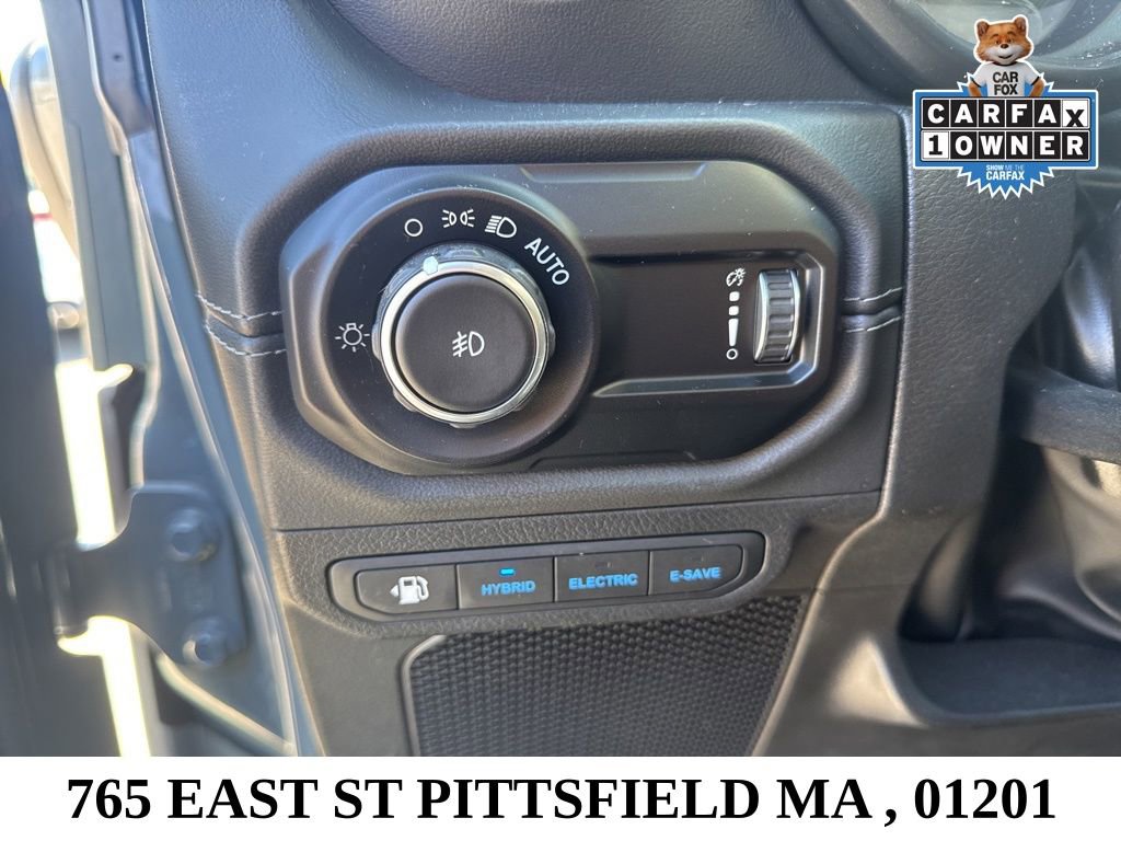 Used 2024 Jeep Wrangler Unlimited Sahara w/ Technology Group AWD/4WD image 28