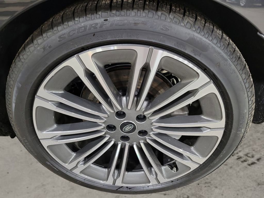 New 2025 Land Rover Range Rover SE image 10