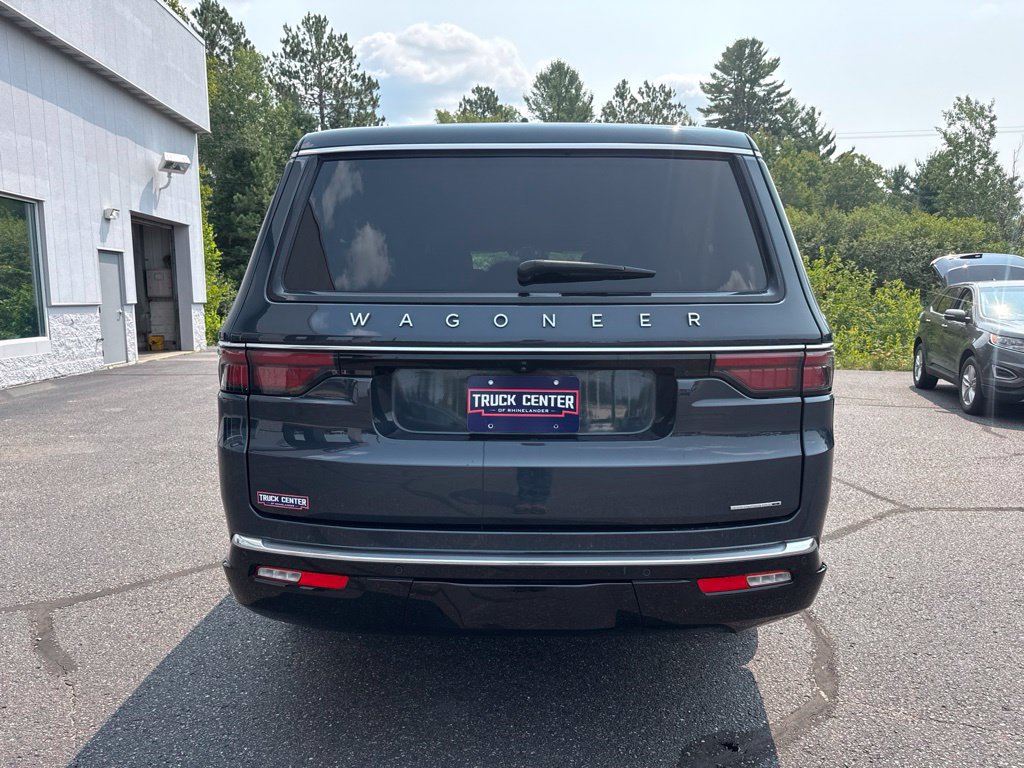 Used 2024 Jeep Wagoneer L Series II w/ Flexible Seating Group AWD/4WD image 4