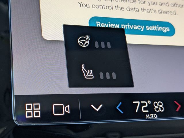 Certified 2025 Volvo XC40 B5 Core image 30