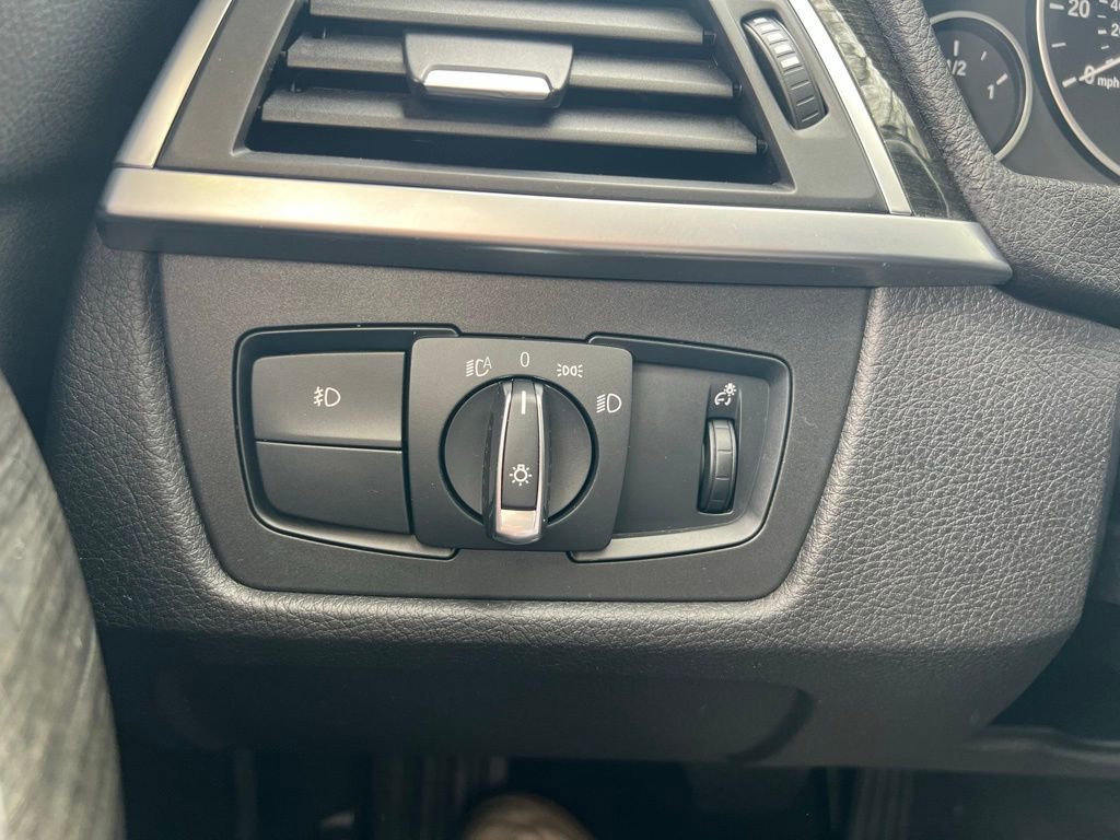 Used 2018 BMW 320i xDrive Sedan AWD/4WD image 20