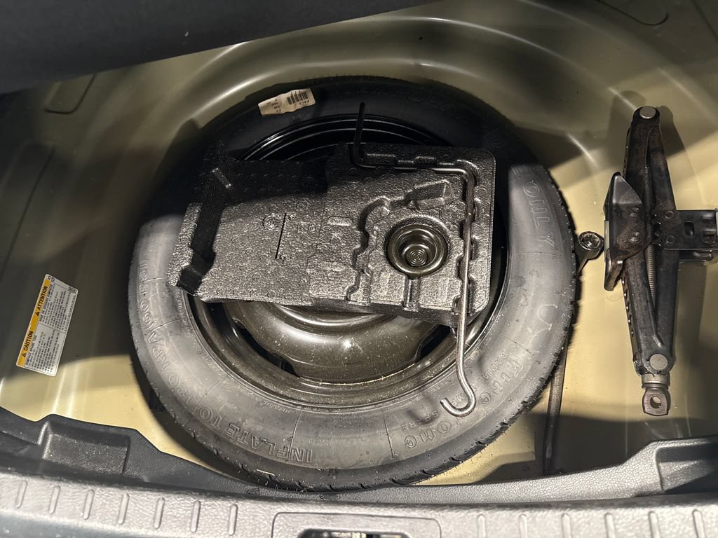 Used 2018 Toyota Corolla LE FWD image 40