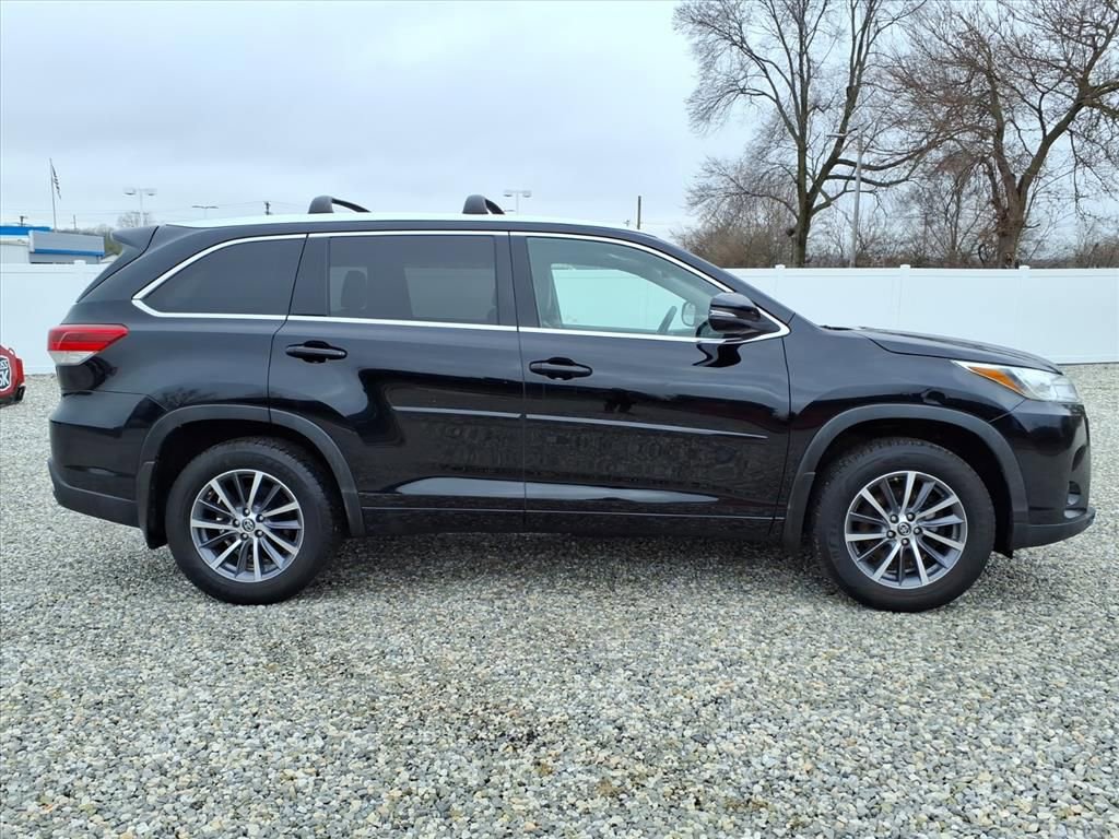 Used 2017 Toyota Highlander XLE image 8
