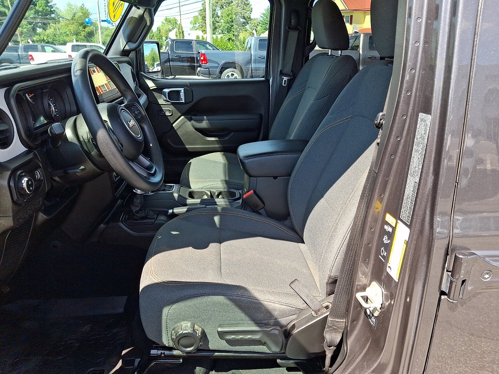 Certified 2024 Jeep Gladiator Sport AWD/4WD image 13