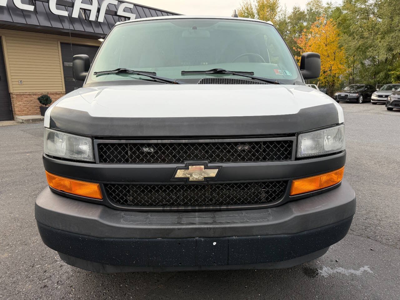 Used 2019 Chevrolet Express 3500 Extended w/ Driver Convenience Package RWD image 2