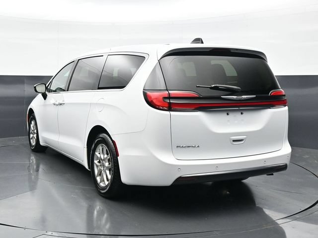 Used 2024 Chrysler Pacifica Touring-L FWD image 8