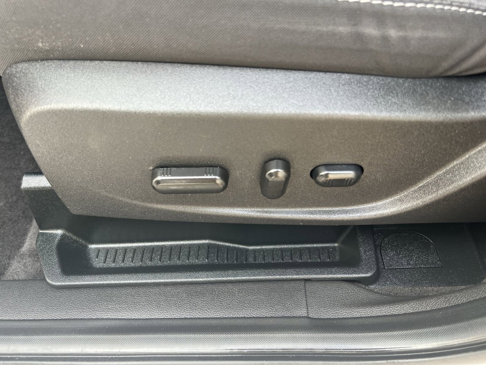 Certified 2018 Ford Escape SE w/ SE Sync 3 Package image 14