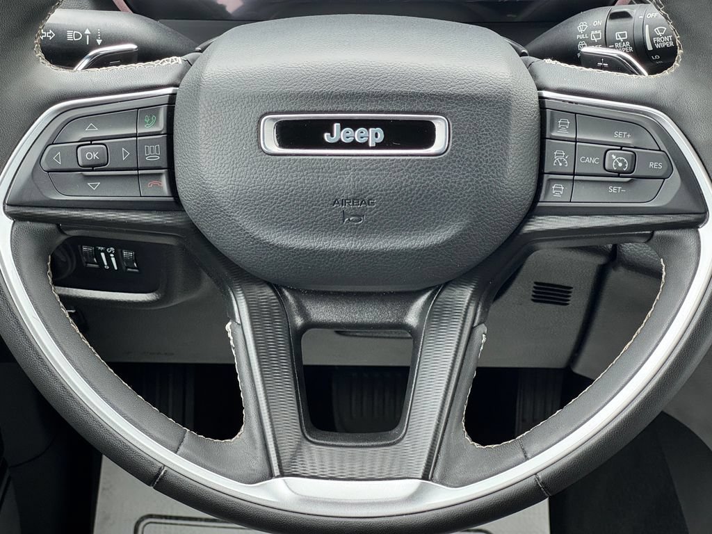 Used 2024 Jeep Grand Cherokee Altitude AWD/4WD image 21