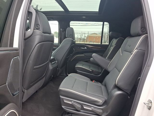 Used 2024 Cadillac Escalade ESV Premium Luxury w/ Performance Package AWD/4WD image 10