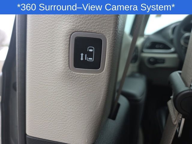 Used 2023 Chrysler Pacifica Touring-L image 48