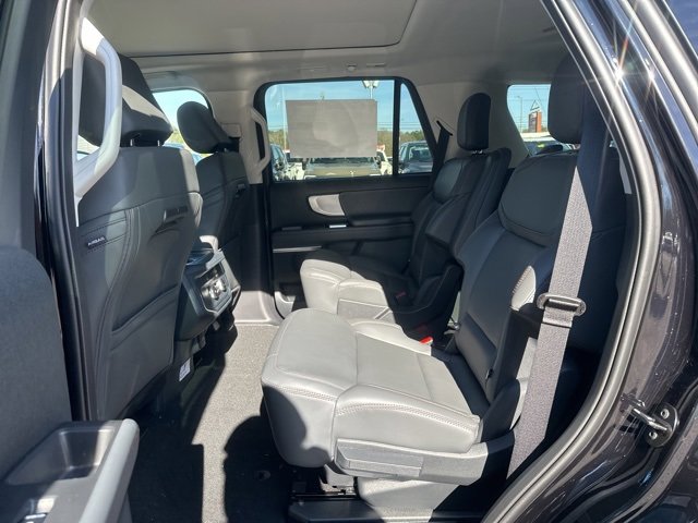 New 2025 Ford Expedition Active image 27