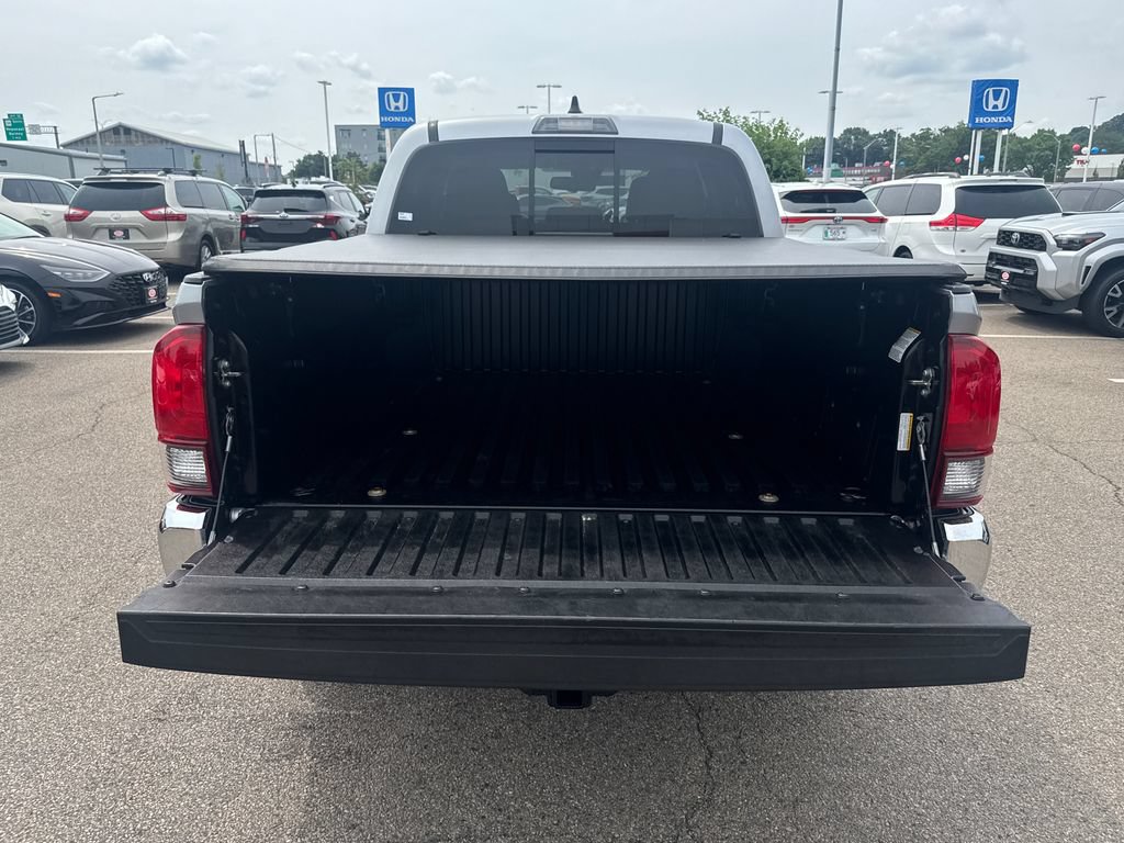 Used 2020 Toyota Tacoma SR5 AWD/4WD image 7