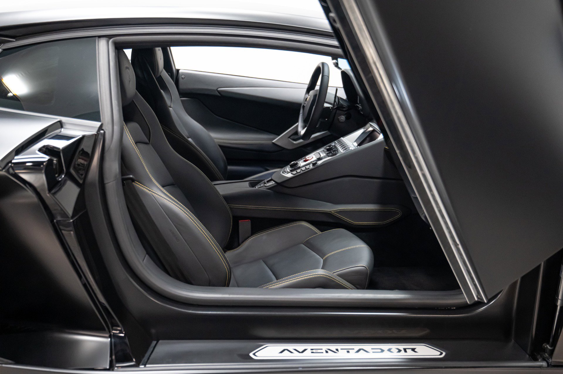 Used 2014 Lamborghini Aventador LP 700-4 image 36