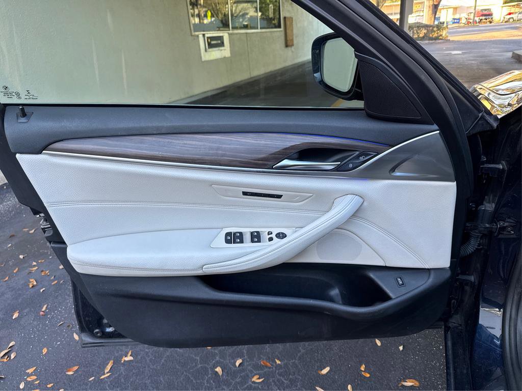 Used 2017 BMW 530i w/ Premium Package image 32