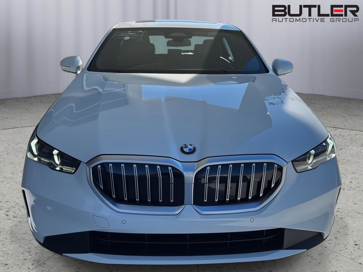 Certified 2025 BMW 530i w/ Premium Package image 7