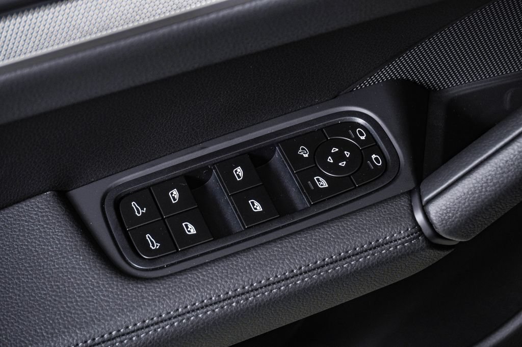 New 2026 Porsche Cayenne Coupe AWD/4WD image 26