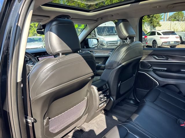 Used 2022 Jeep Grand Cherokee Limited AWD/4WD image 9