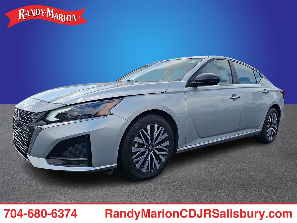 Used 2024 Nissan Altima 2.5 SV