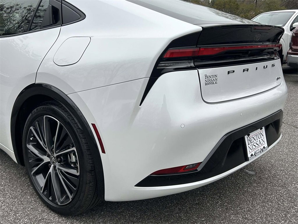 Used 2025 Toyota Prius XLE image 12