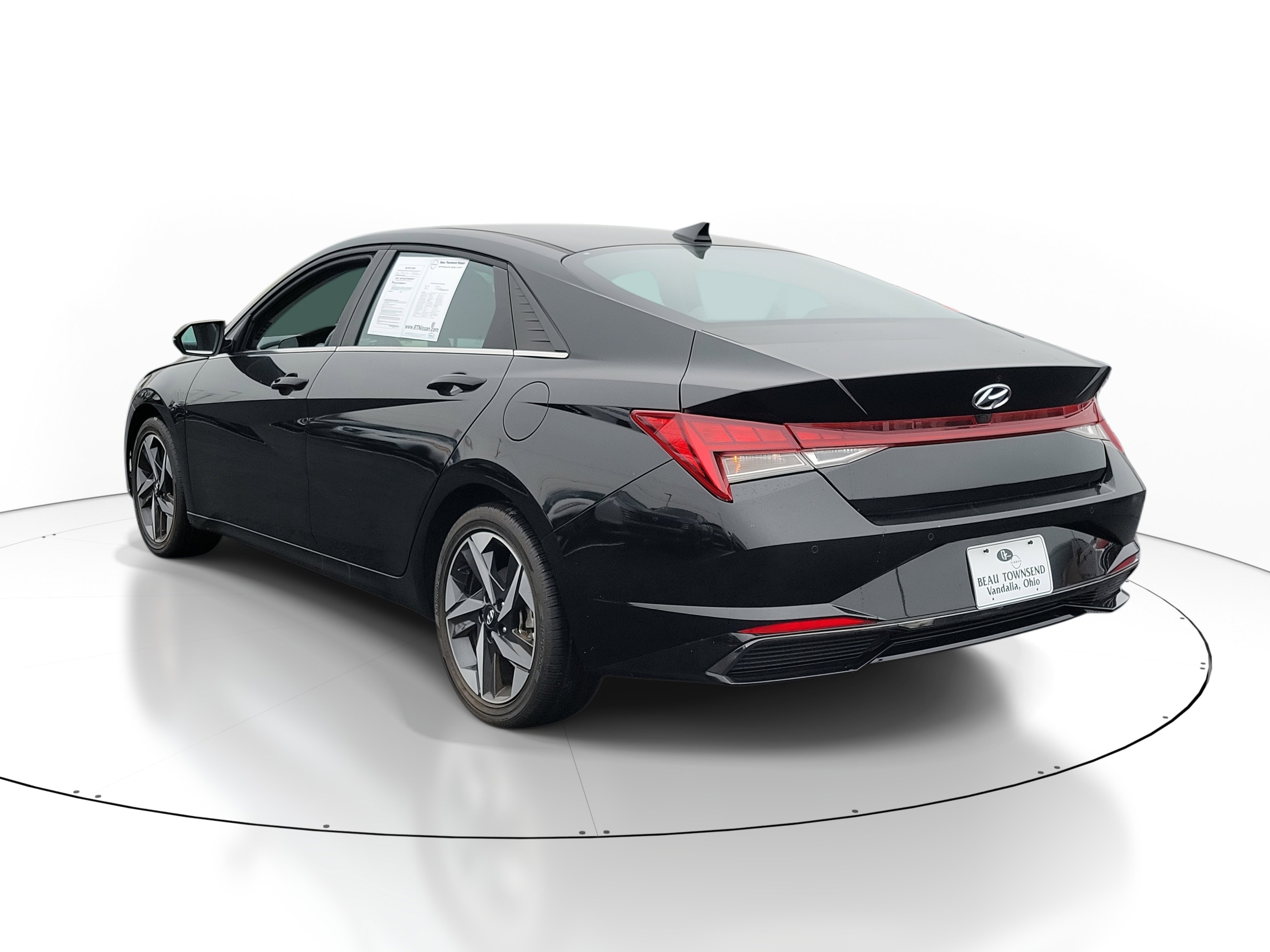 Used 2023 Hyundai Elantra Limited w/ Cargo Package image 3