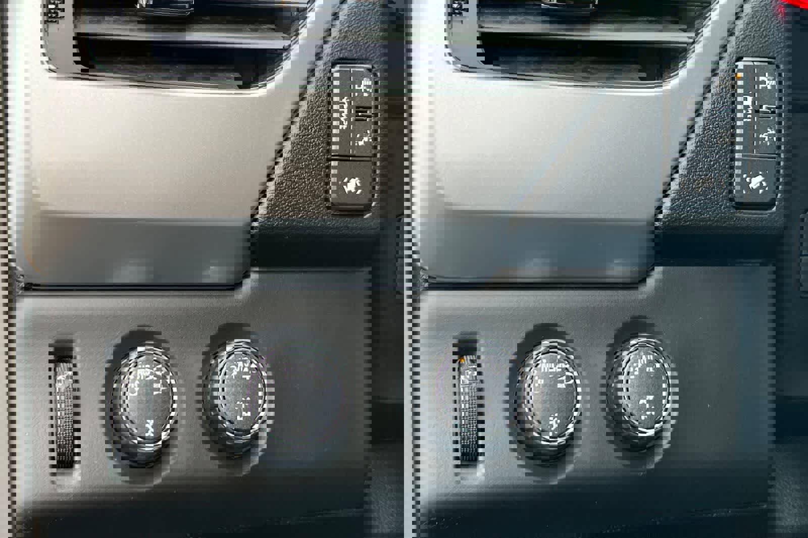 Used 2019 Chevrolet Suburban LT image 35